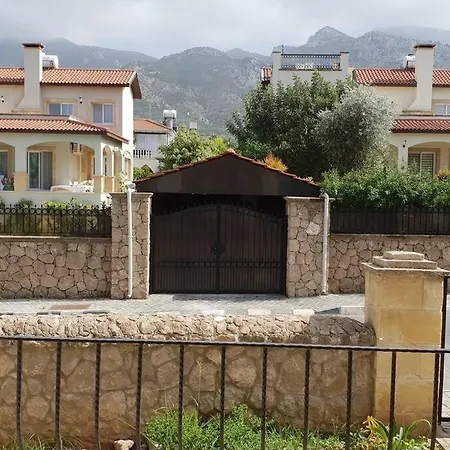 וילה 3 Bedroom With Private Pool In Catalkoy, Kyrenia With Mountain View